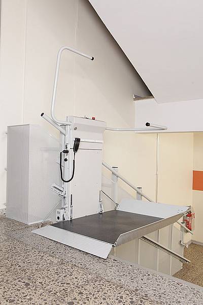 Plateforme élévatrice inclinée pour escalier droit - lehner  delta_5