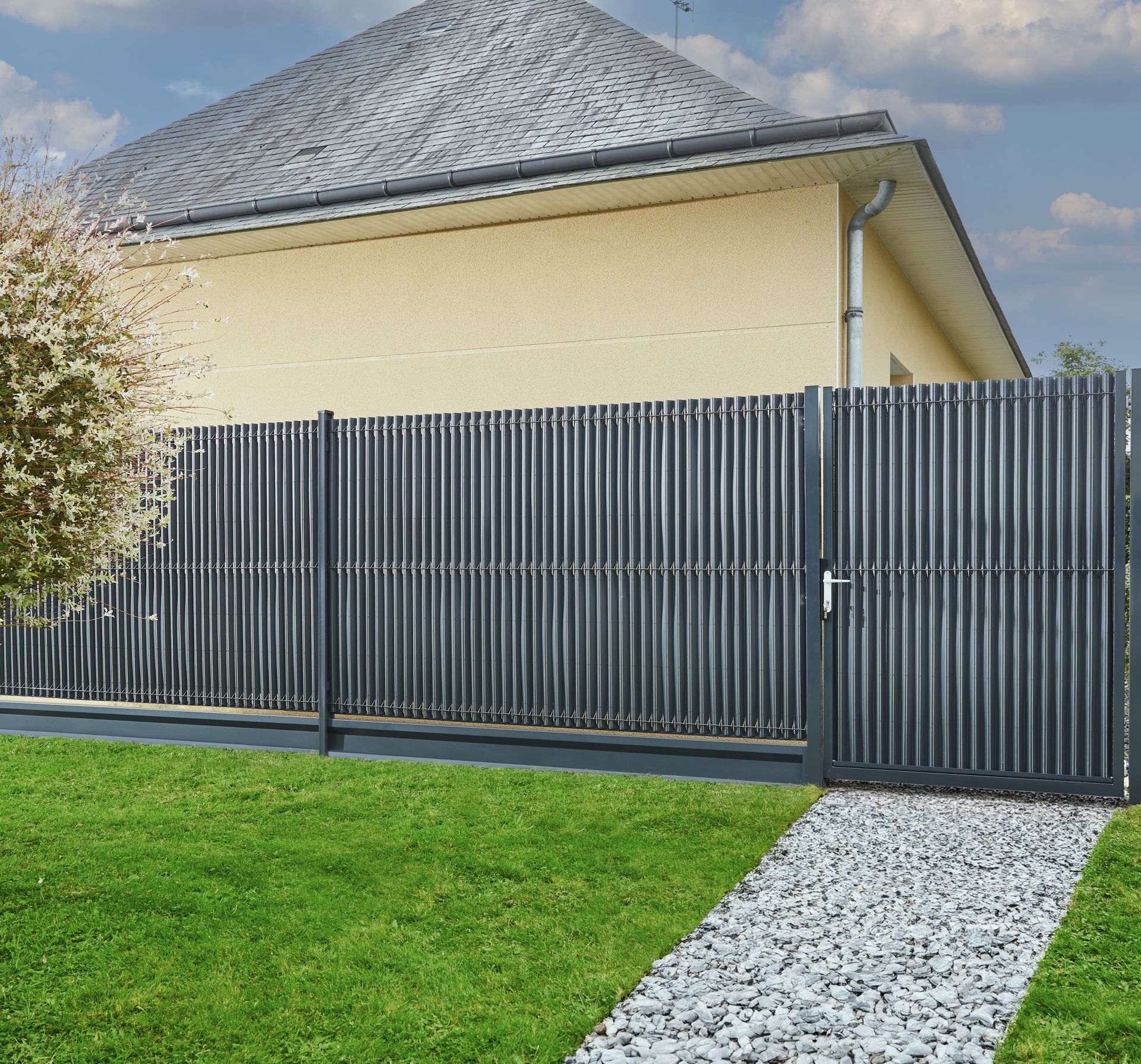 Plaque de soubassement en acier SOUBAX® - légère, résistante et design pour clôtures_5