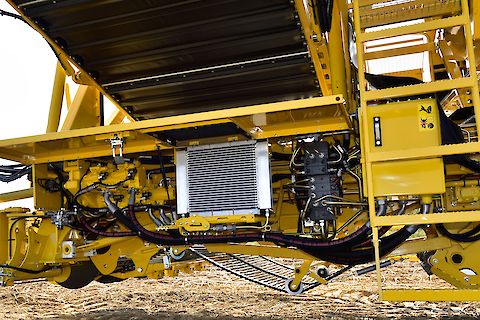 Machine agricole tractée pour récolte à haut débit et entretien réduit