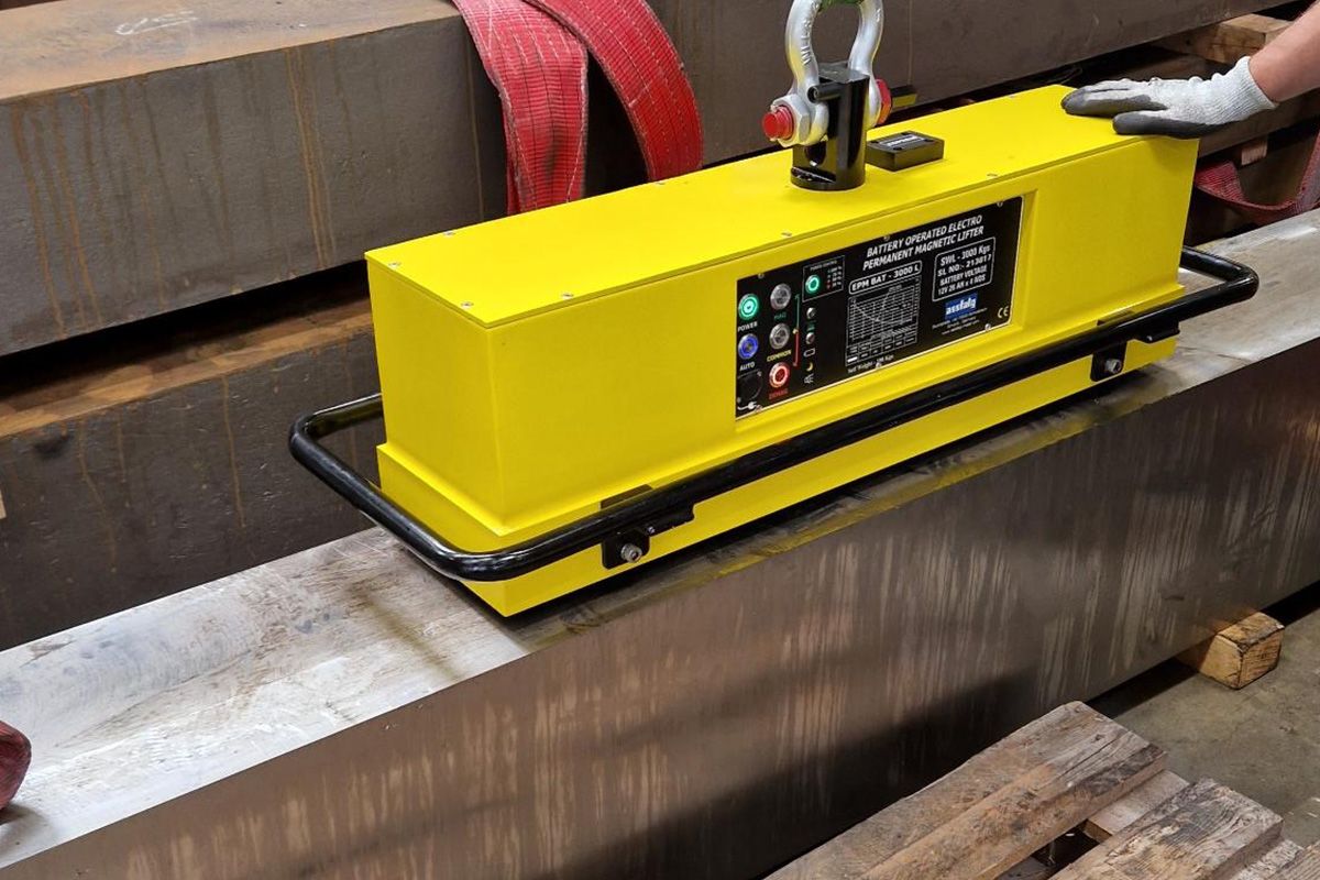 Aimant de levage à batterie avec surface de pôle magnétique allongée - EPMB Lang - Charge 3000 à 5000 kg_5