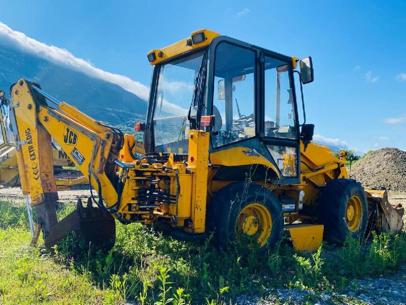 Engin de chantier JCB 2CX avec moteur Perkins 65 cv