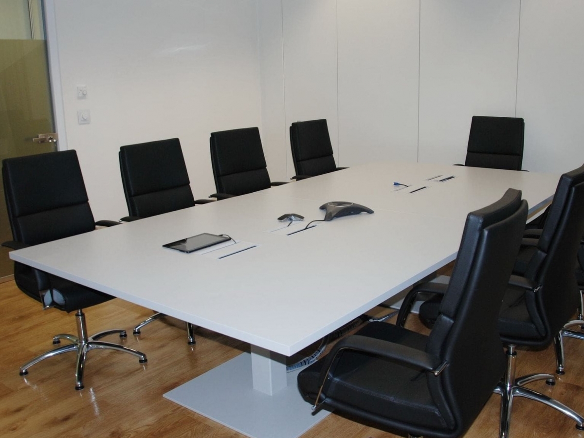 Table de réunion contemporaine et lumineuse - HAN - Élégante, personnalisable et durable_5