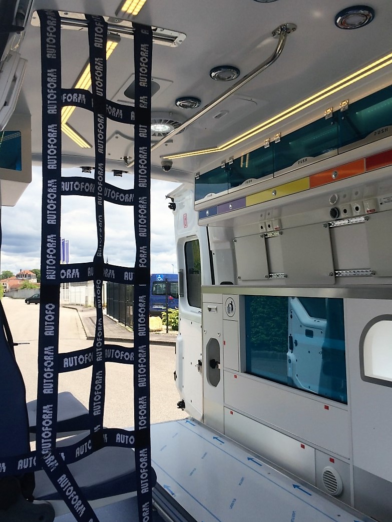 Ambulance Type B équipée d'une table électrique R3-L