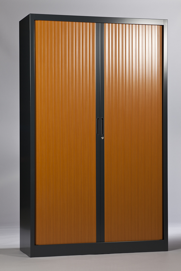 Armoire avec rail de glissière en polypropylène durable