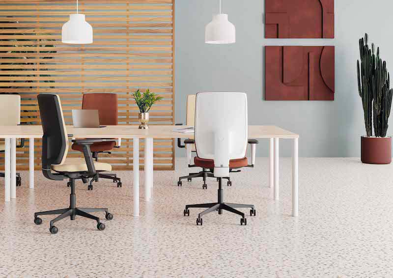 Fauteuil ergonomique avec appui-têtes  réglables, accoudoirs ajustables et un rembourrage confortable pour usage quotidien intensif_5