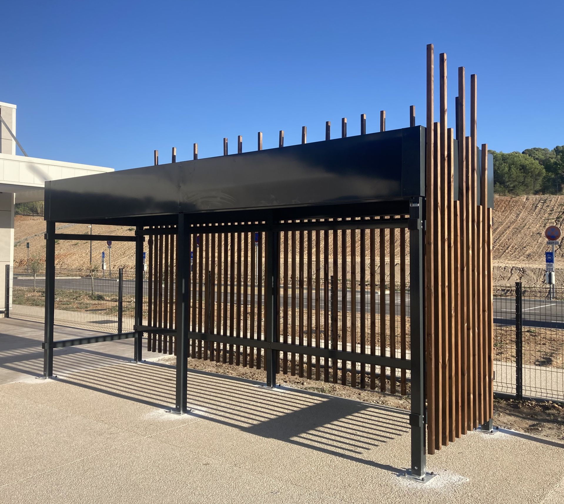 Abri fumeurs - solide et fonctionnel avec options personnalisables et matériaux de qualité_5