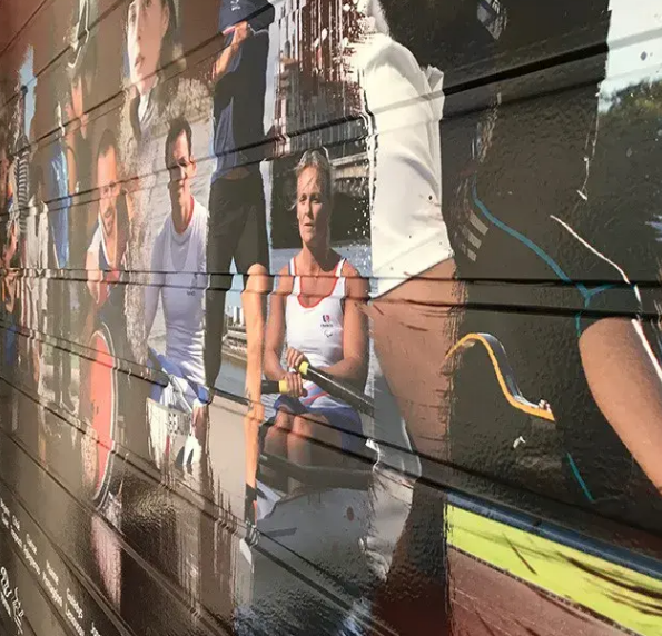 Impression grand format sur vitrine pour publiciser votre offre à large échelle - Art & Com_5