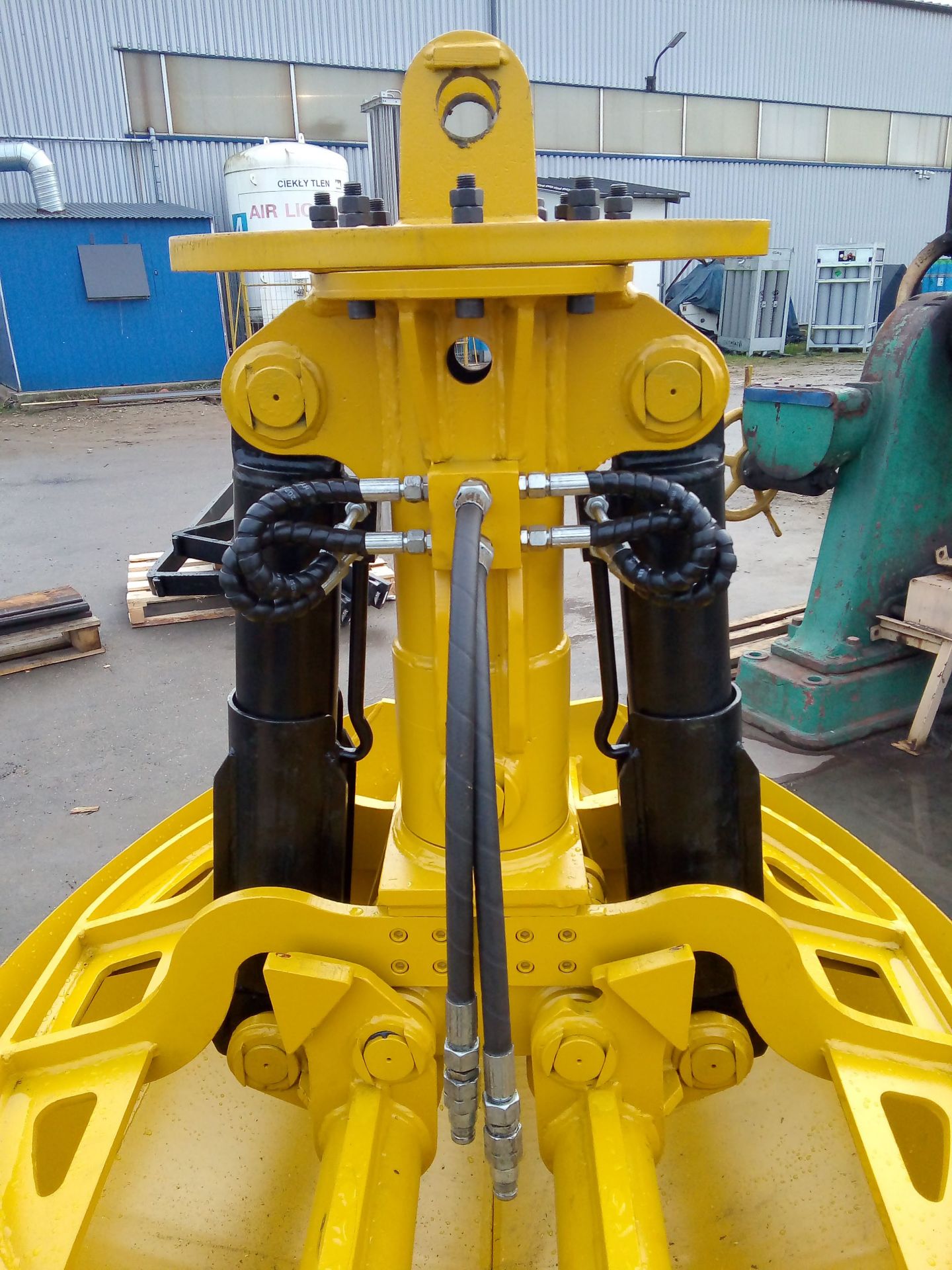 Outil de terrassement pour pelles de grande capacité