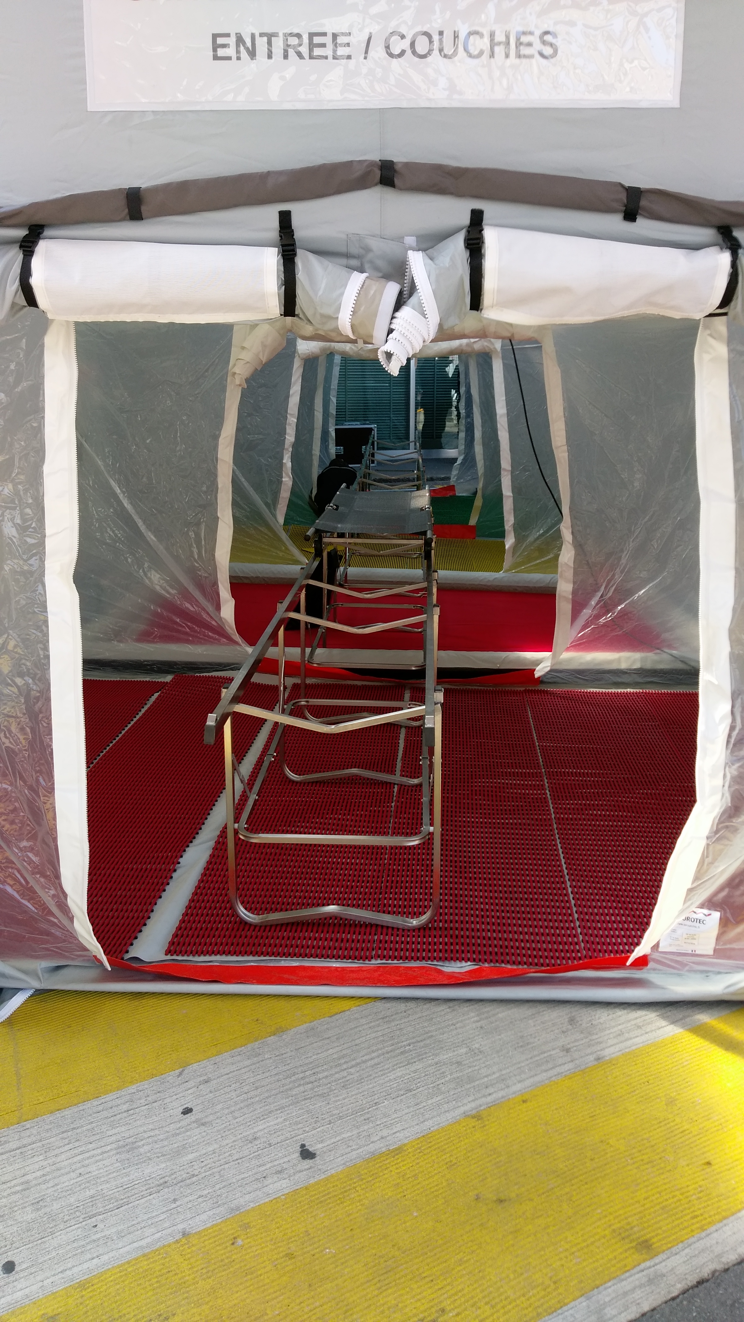 Chaîne décontamination réalisée sur structure fixe Securotec - HYGIE CDF_5