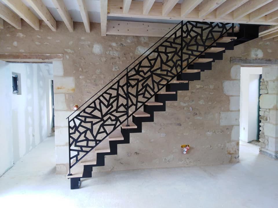 Escalier tournant - acier - limon crémaillère - marches bois - garde-corps sur mesure_5