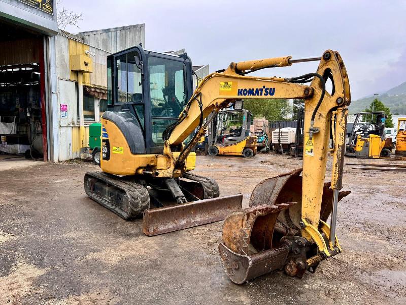 Komatsu PC30MR-2_5