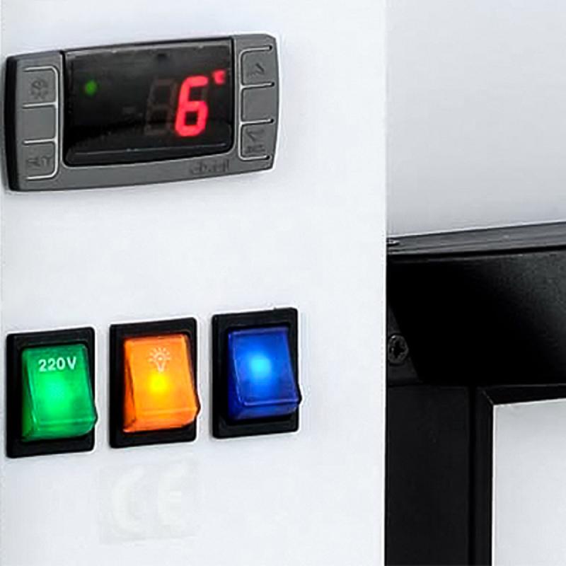 Vitrine réfrigérée avec service-arrière 250 x 98 cm et réserves réfrigérées_5