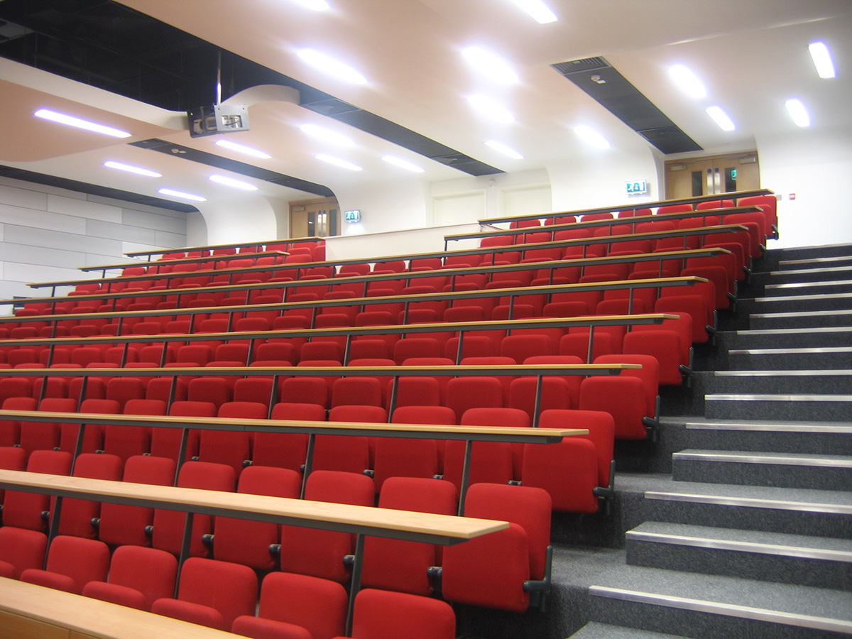 Banquette pour amphithéâtre avec dimensions ajustables