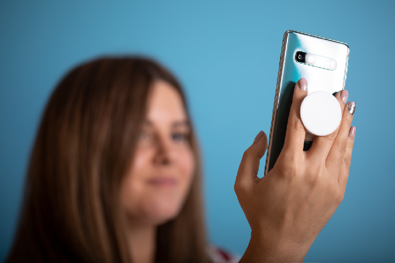 Porte téléphone portable en plastique - autocollant au dos - couleur blanche - 8,4g_5