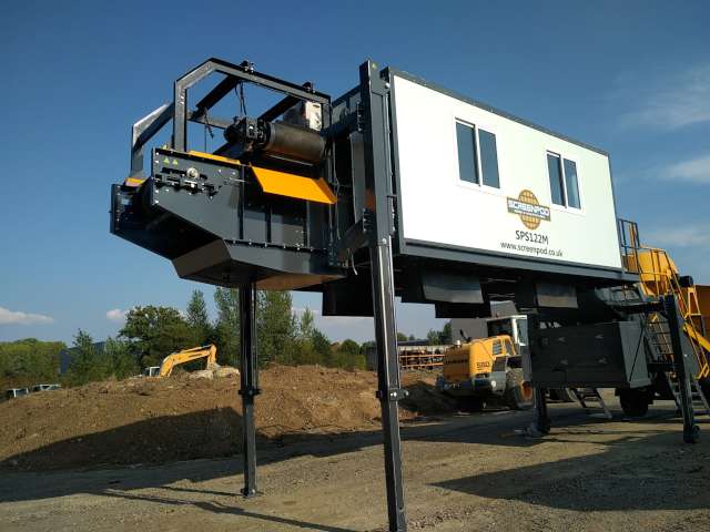 Cabine de tri mobile pour déchets - Screenpod SPS122 M - 2 baies compactes avec 4 places de tri, climatisation et convoyeur à vitesse variable_0