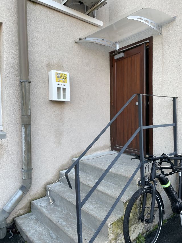 Cendrier d'extérieur sur pied avec sondage simple et ludique pour villes, entreprises, établissements publics, plages_5