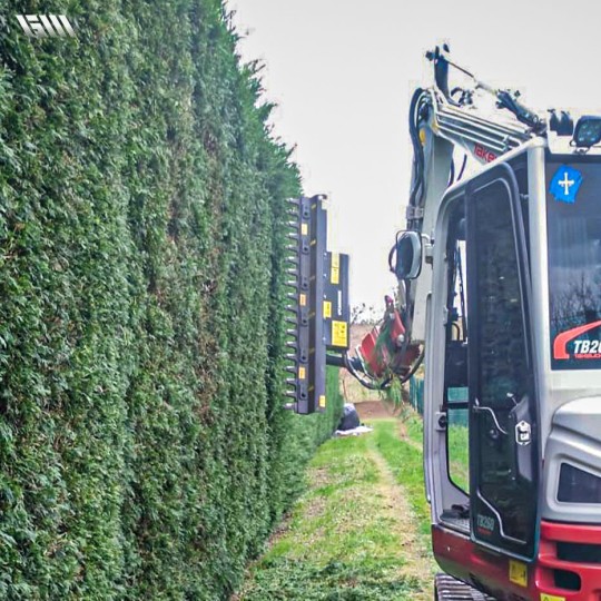 Taille-haie hydraulique Série BTC - Pour mini-pelles et pelles hydrauliques de 2.5 à 14 tonnes - Technologie Sharp-Cut - Lames en Hardox 450_5