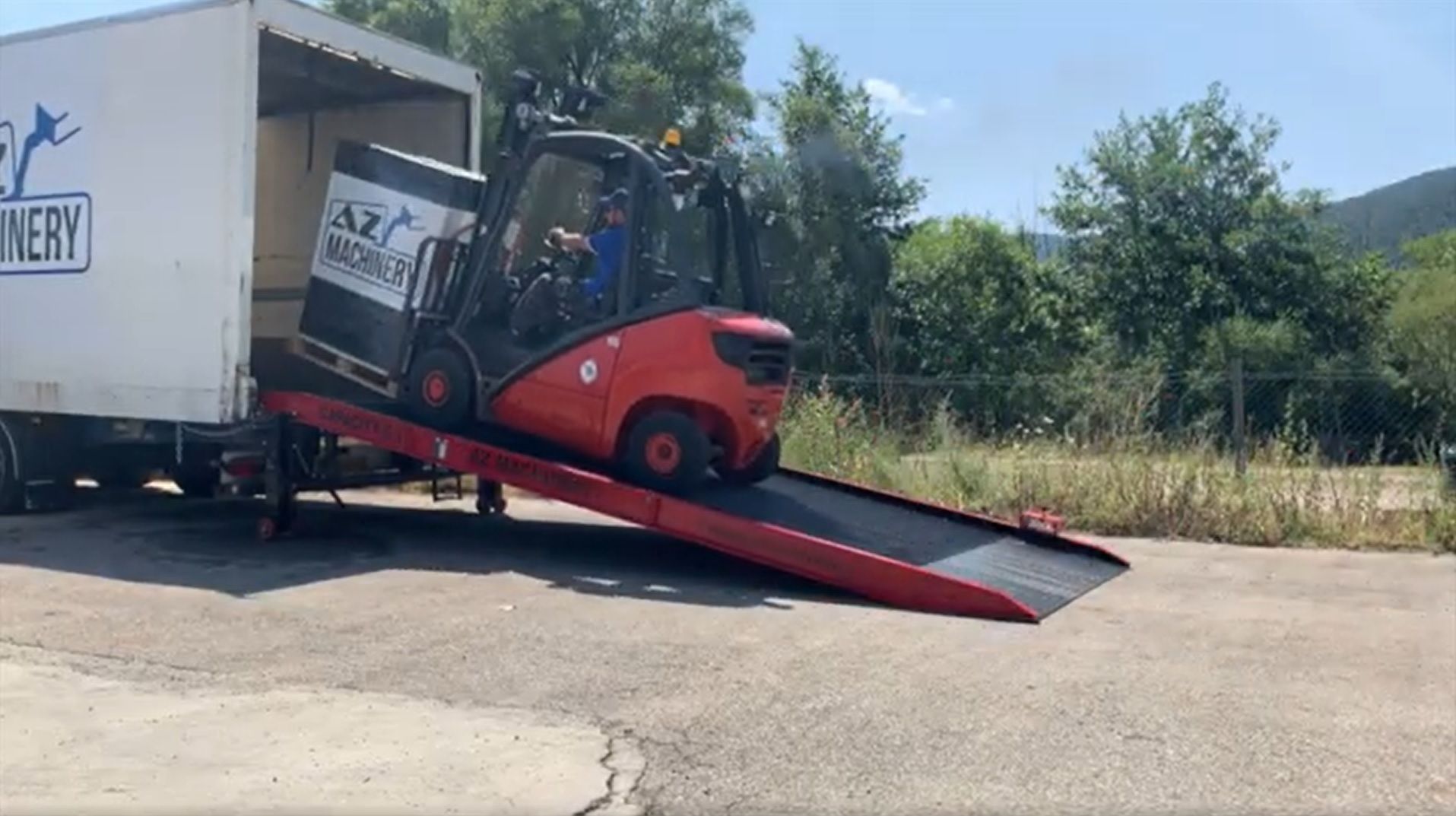 Rampe de quai mobile galvanisée AZ Ramp Prime XS - Achat ou location - Capacité de 6T à 10T - Modèle minimaliste et économique_5