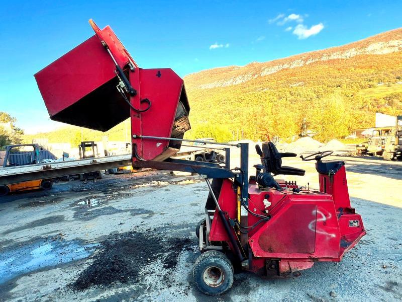 YNO 135-3 VEH Balayeuse diesel_5