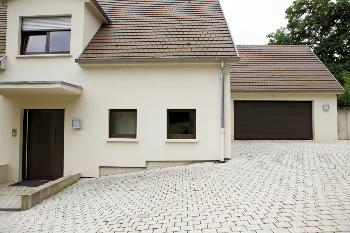 Porte de garage basculante personnalisable - pour maisons individuelles et immeubles collectifs - isolation thermique et acoustique_5