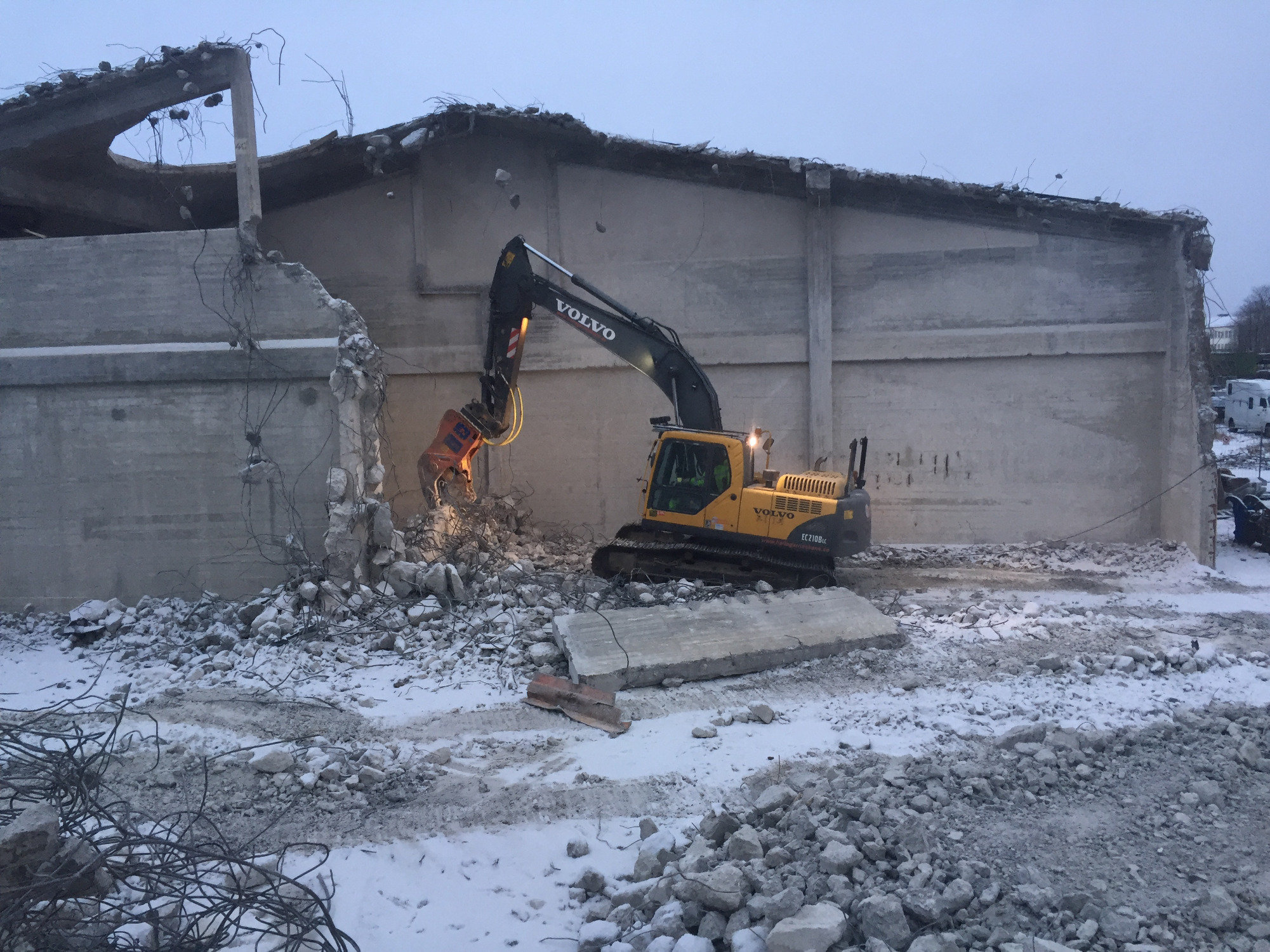 Broyeur à béton fixe avec booster 750 bar - 5 modèles pour pelles de 12 à 50 tonnes_5