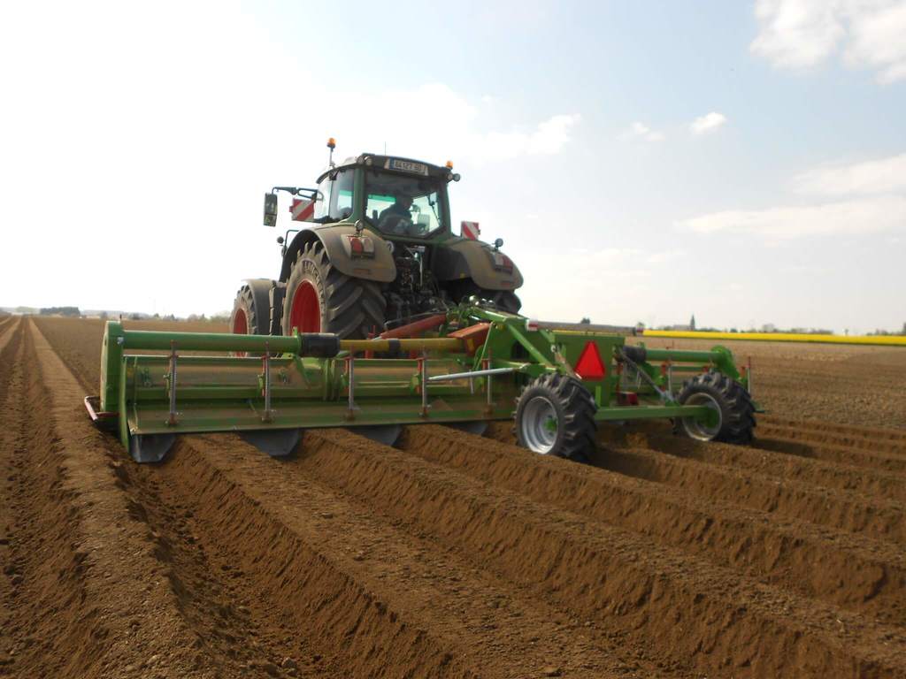 Fraise repliable polyvalente pour travaux sur le sol