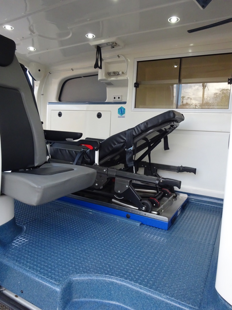 Ambulance d'occasion 2015 certifiée avec contrôle technique à jour