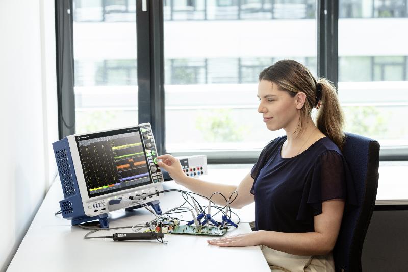 MXO58-500 - Oscilloscope numérique 8 voies 500 MHz, 500 Mpts, 12 bits, écran tactile 15.6'' - R&S série MXO5_5