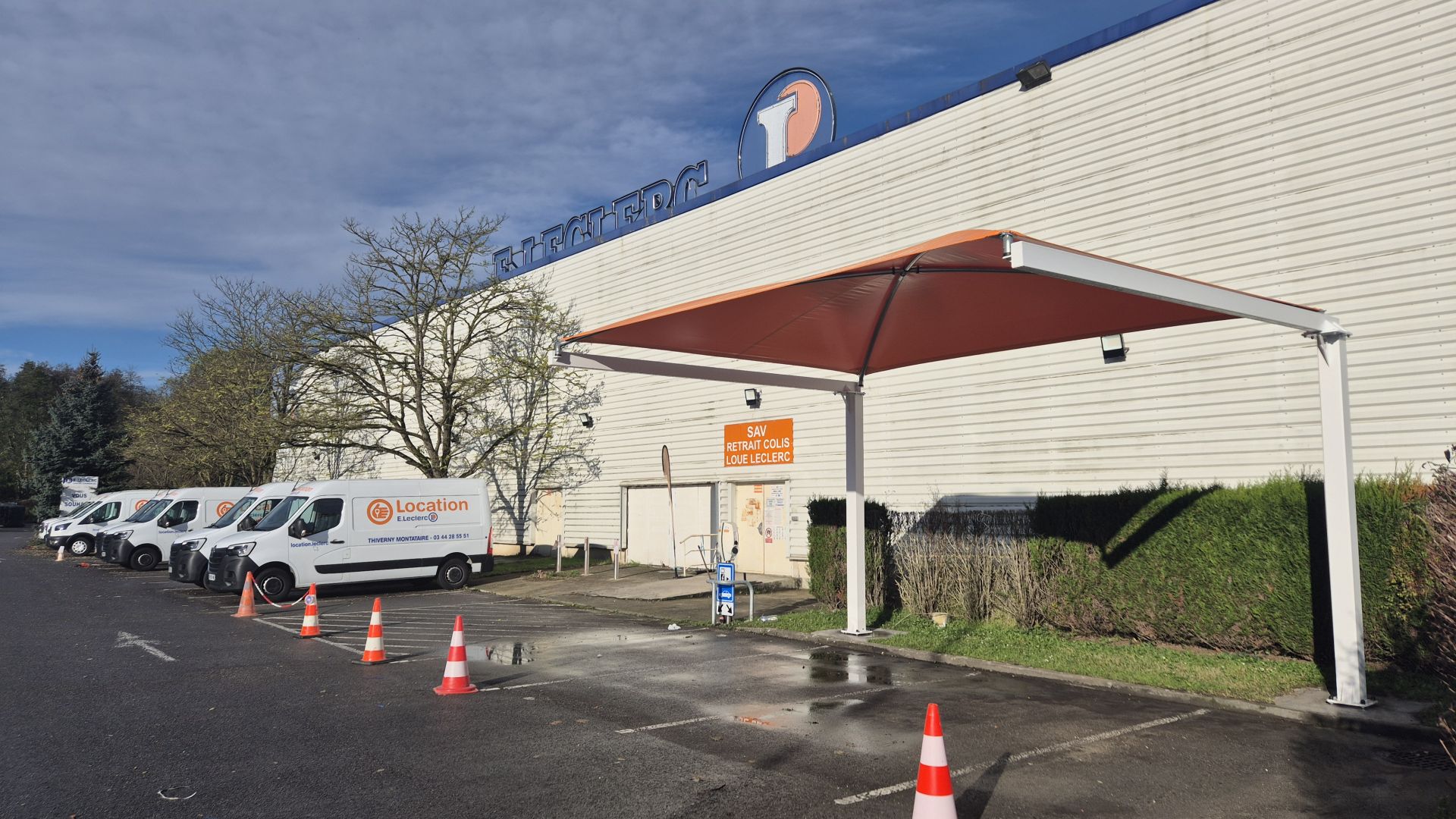 Abris auto avec configuration adaptative, qualité inégalée et montage clé en main - Koman Groupe_5