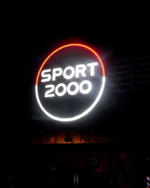 Panneau d'enseigne LED économique, réalisation sur mesure en fonction de vos besoins et de votre budget - OUEST ENSEIGNES_5