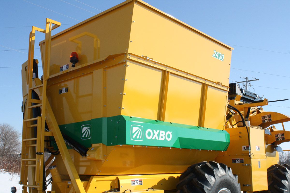 Arracheuse Oxbo 2430 - Oxbocorp - longueur 8,18 m - largeur 2,59 m - multi-récolte pour maïs, haricots et légumes_5