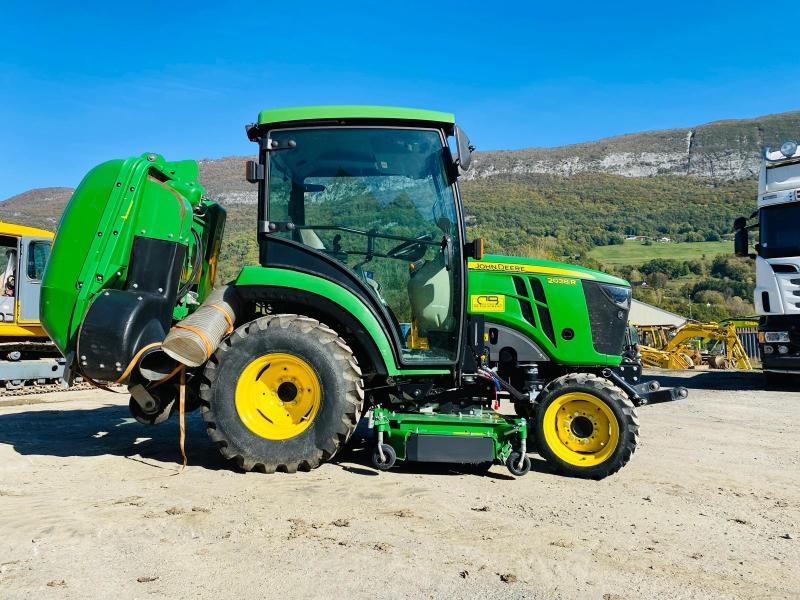 John Deere 2038R avec plateau de coupe et bas de ramassage_5
