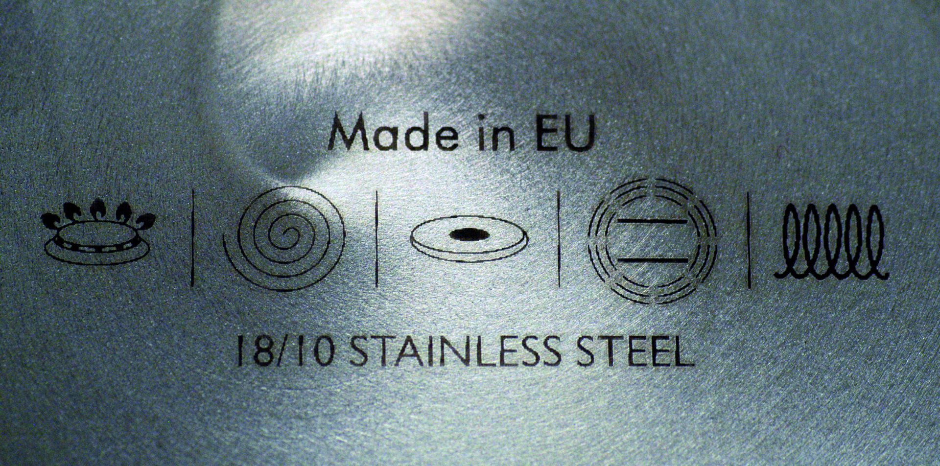 Électrolyte pour marquage chimique sur métaux