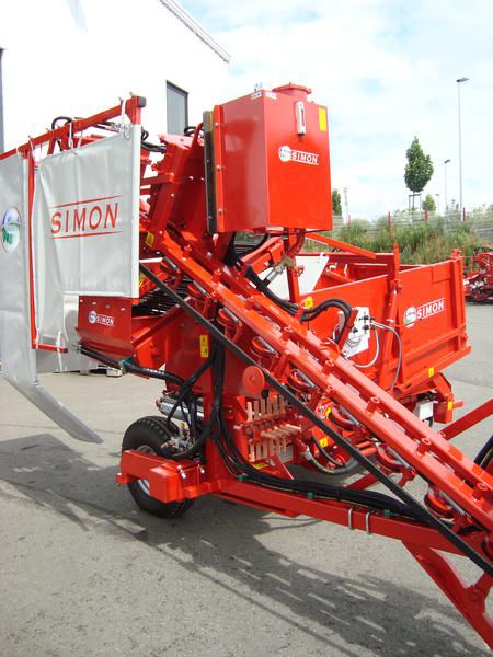 Récolteuse de carottes semi-industrielle S3P - Simon - portée avec mise en trémie et hauteur de déchargement importante_5