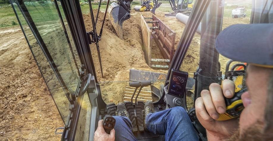 ECR355E GRANDES PELLES HYDRAULIQUES SUR CHENILLES VOLVO 34 100 - 38 000 KG /  180 KW_5