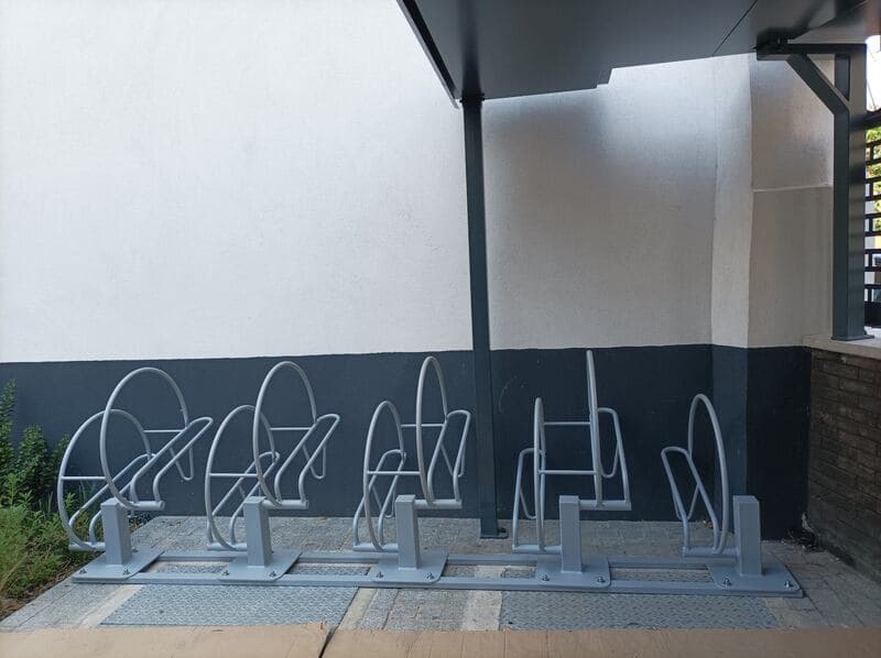 Support 1 vélo VelOne - Spécial petit trottoir - Anti-chute et gain de place_6