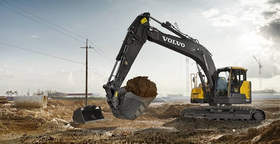 Engin Volvo ECR235E avec système hydraulique avancé