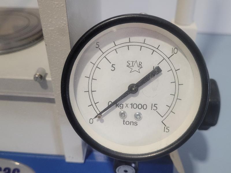 Presse hydraulique manuelle SPECAC 15 tonnes - préparation de pastilles - FTIR_5