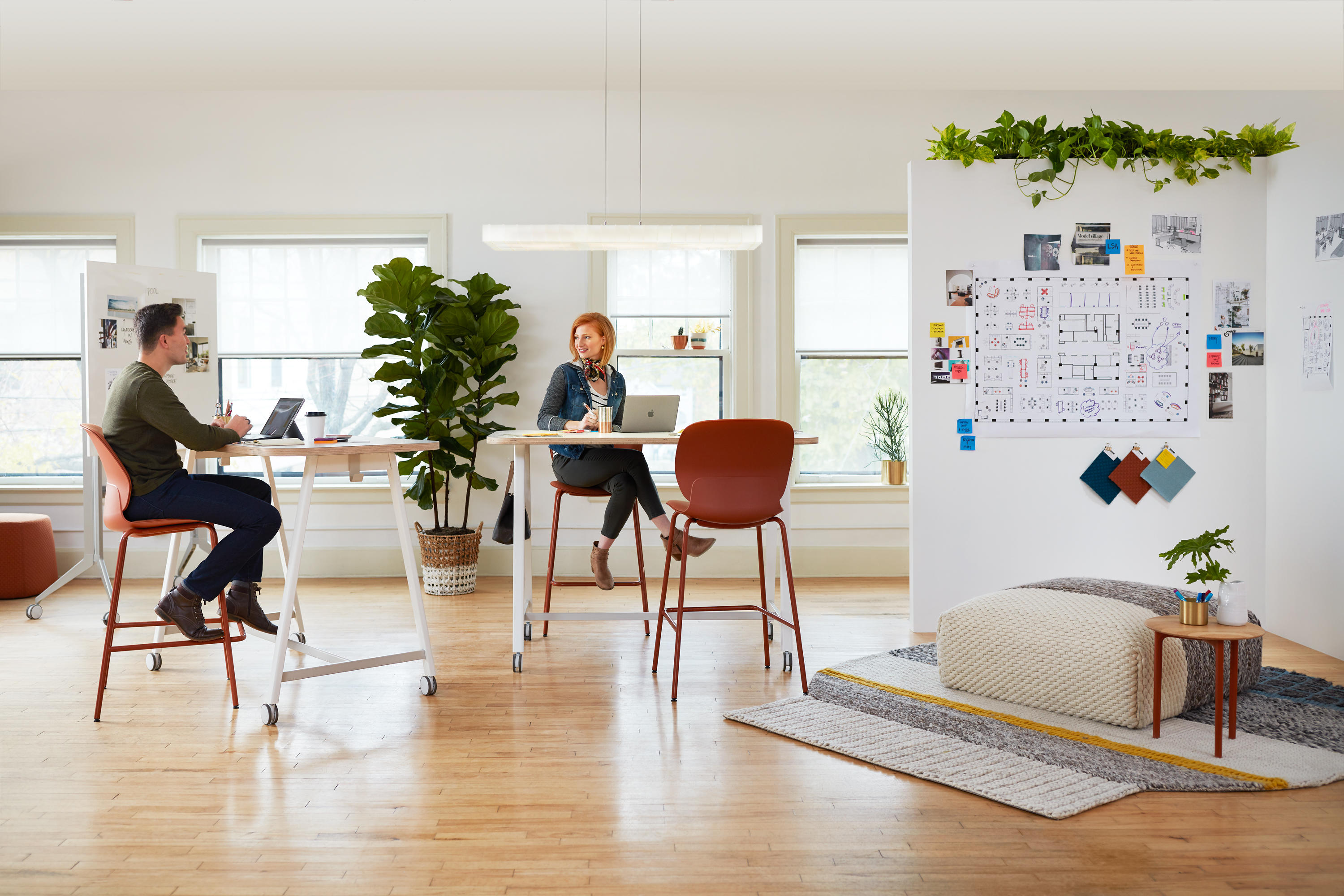 Table de réunion design et pratique pour salles de travail modernes_5