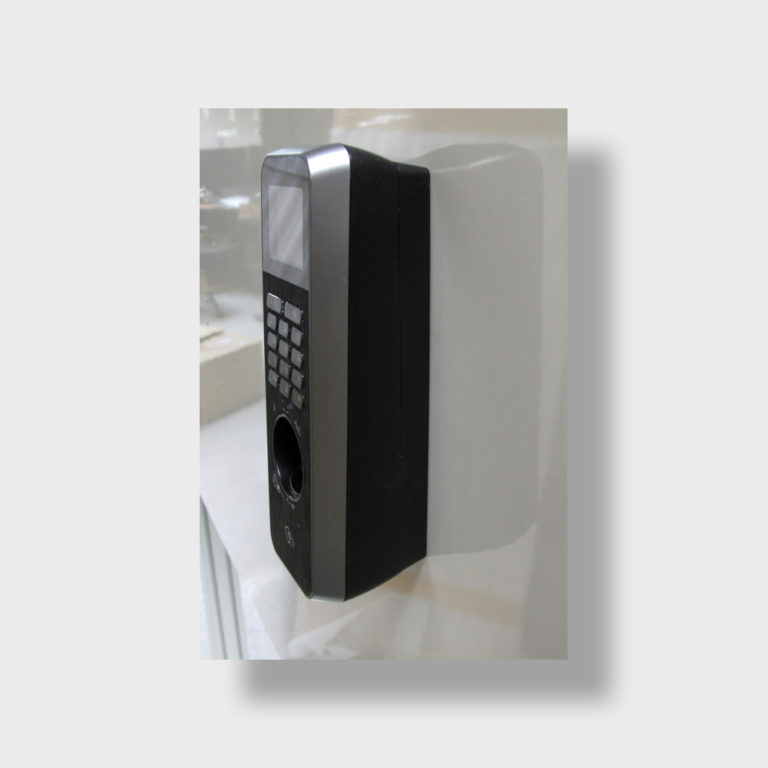 Appareil de contrôle d'accès avec communication RS485 et IP