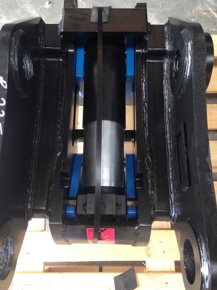 Attache rapide robuste et fiable pour pelles de 5 à 100 tonnes