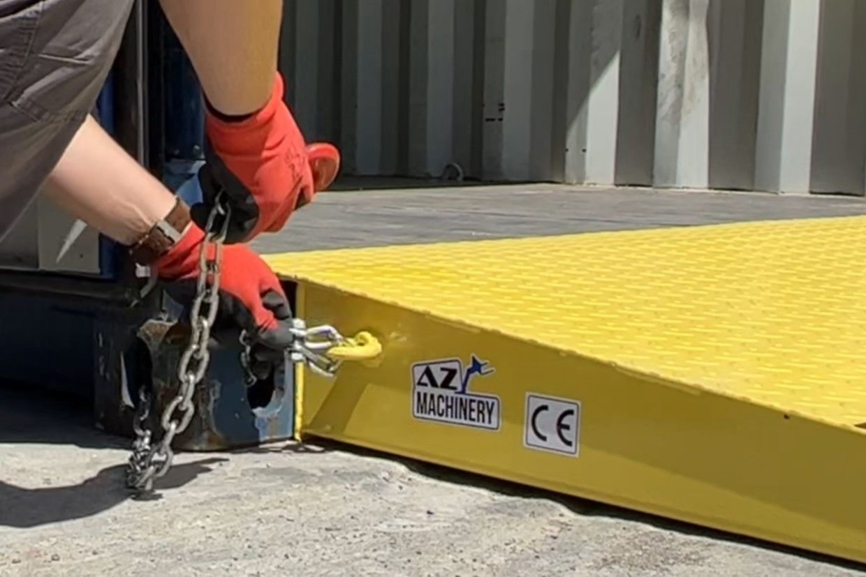 Rampe d'accès galvanisée pour conteneur au sol - Capacité 6,5T - AZ Ramp HCRN-065 GAV - Acier galvanisé et norme CE_5