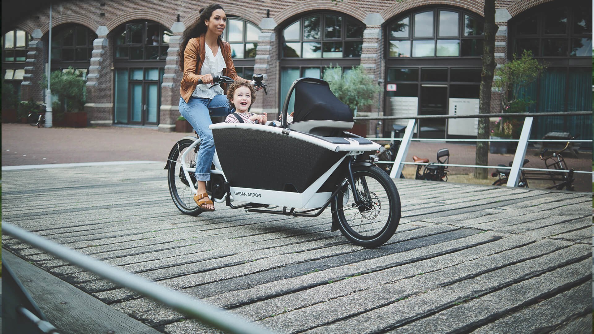 Biporteur électrique Urban Arrow Family - cadre aluminium, caisse polypropylène, moteur Bosch_5