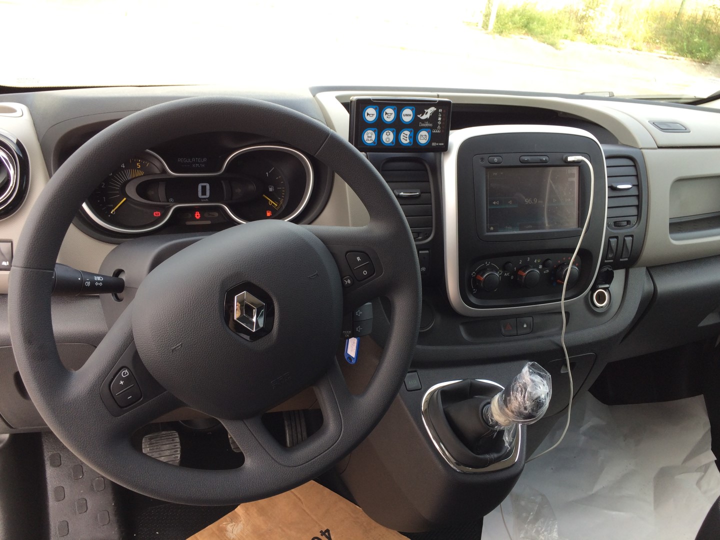 Détails de l'ambulance Renault Trafic 120 CV diesel