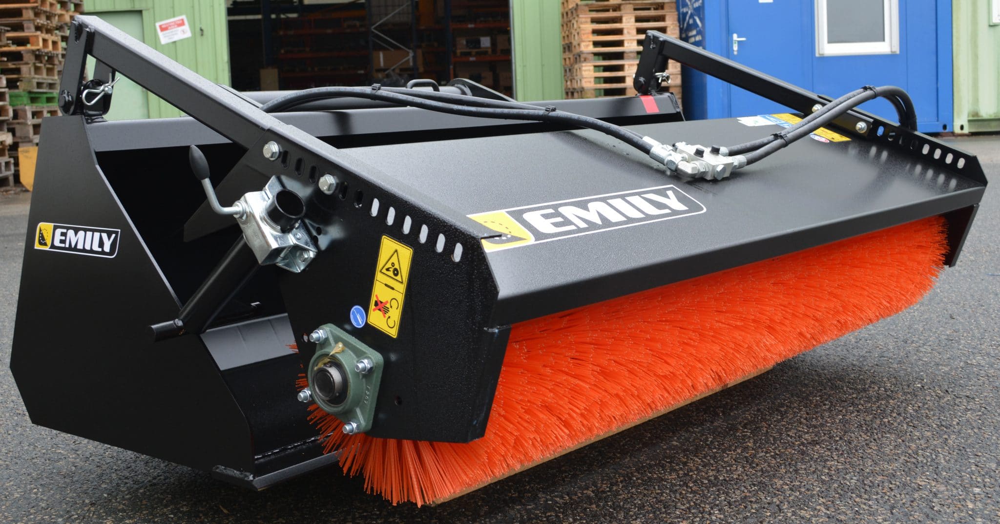 Godet balayeur industriel Emily Clean - ramassage de tout type de déchets - adaptable et équipé de balai polypropylène_5