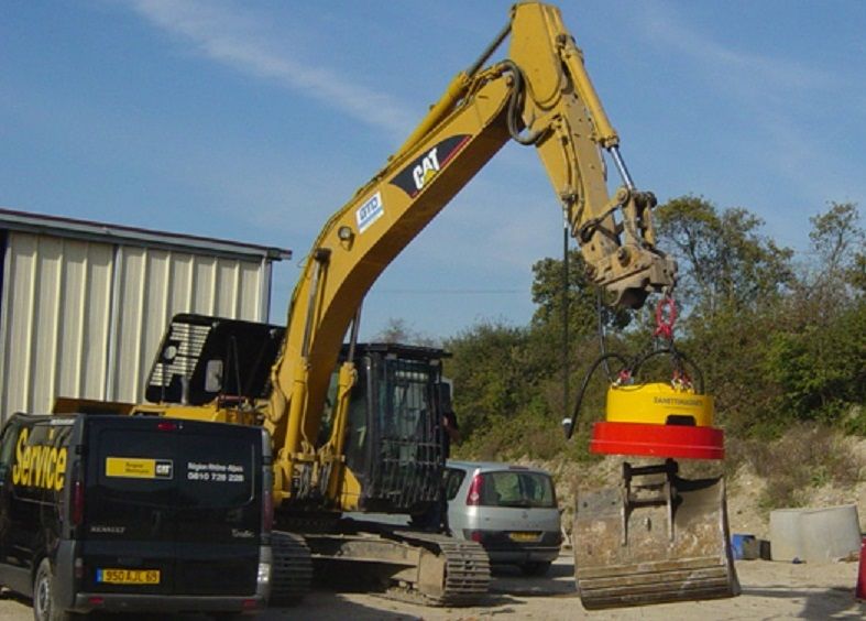 Electro aimants montage dirigé par platine pelles 4 à 70 tonnes_5