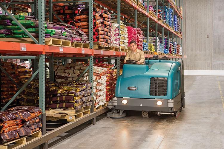 M30 Large balayeuse-laveuse TENNANT autoportée intégrée_5