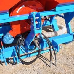 Machine de semis équipée d'un éclairage intégré