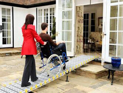 Rampe pour handicapé en aluminium - largeur 1200mm - pente 5% - rebords et surface antidérapante_5