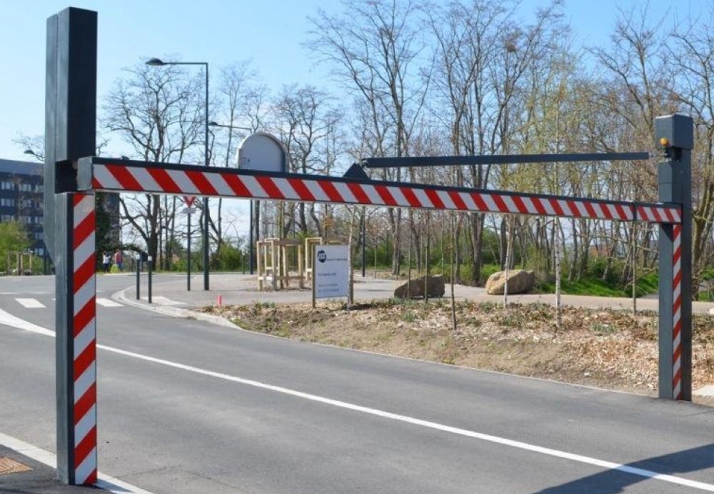 Portique anti-stationnement sauvage pour centres commerciaux